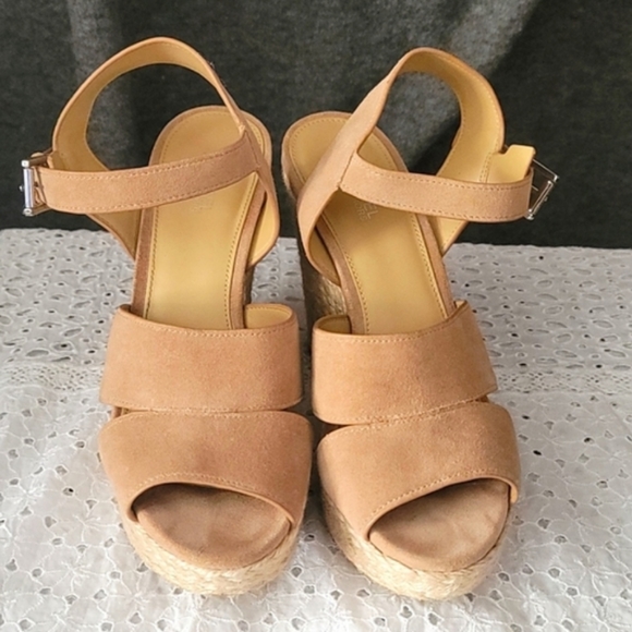 Michael Kors Wedge Sandle size 6 - Picture 2 of 2